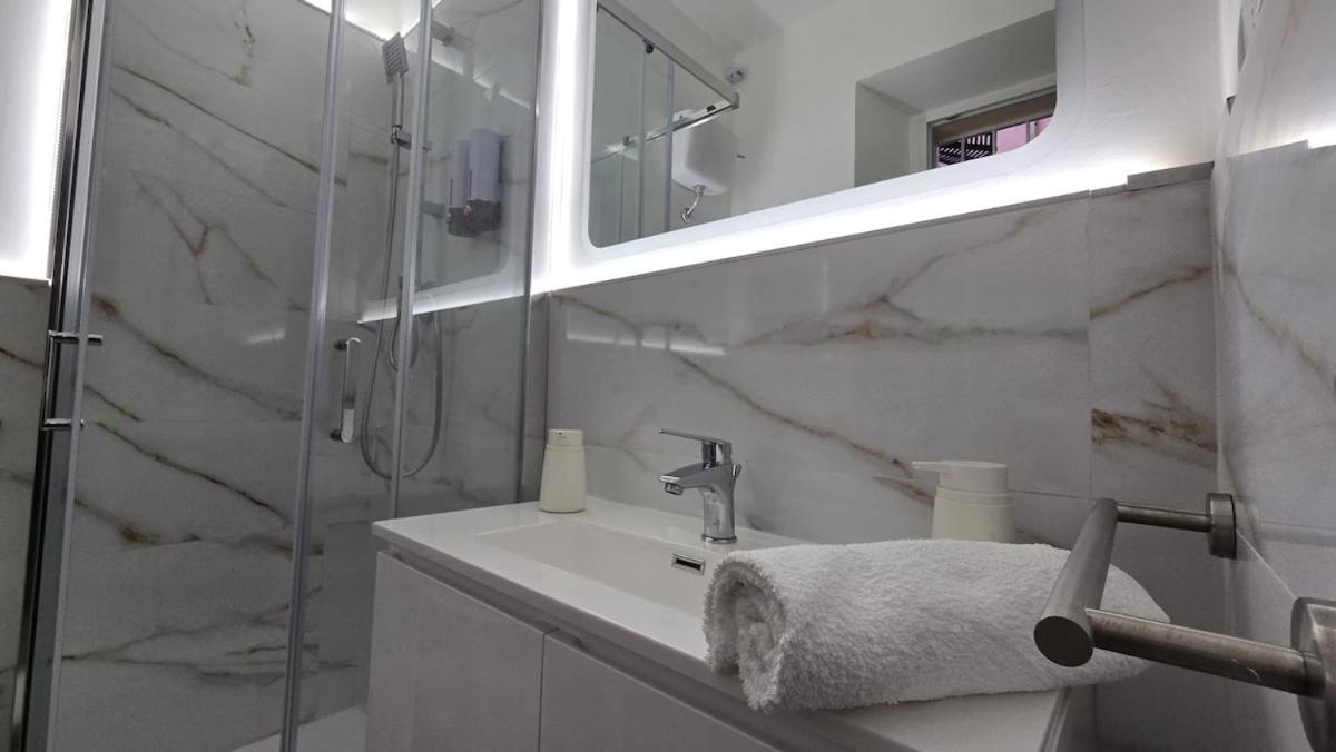 Rbr Relax Boutique - Adiacente Metropolitana Per Il Centro Di * Roma
